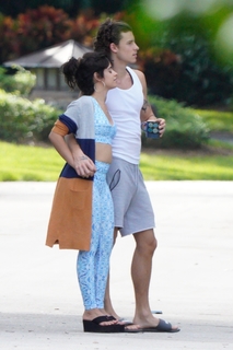 Camila Cabello feet photo thumbnail