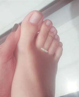 Isa Pes feet photo thumbnail