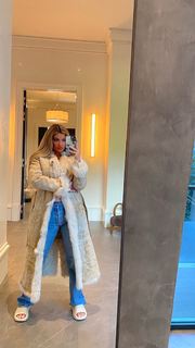 Kylie Jenner feet photo thumbnail