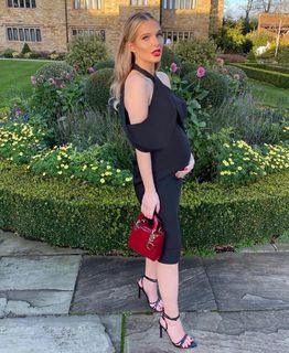 Helen Flanagan feet photo thumbnail