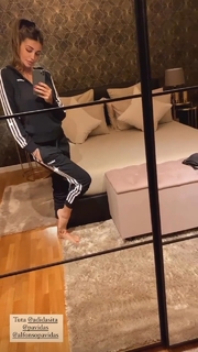 Cristina Buccino feet photo thumbnail