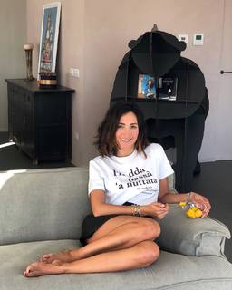 Caterina Balivo feet photo thumbnail