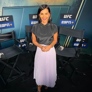 Megan Olivi feet photo thumbnail