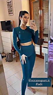 Valentina Vignali feet photo thumbnail