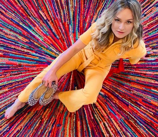 Elisabeth Röhm feet photo thumbnail
