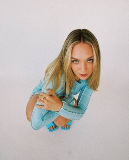 Maddie Ziegler feet photo 4
