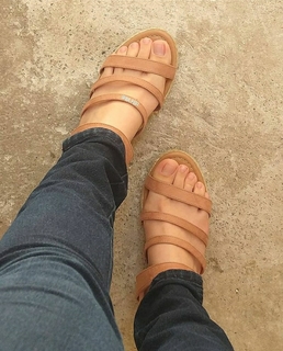 Isa Pes feet photo thumbnail
