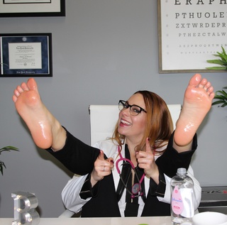 Rebecca Berardi feet photo thumbnail