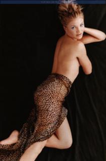 Cameron Diaz feet photo thumbnail