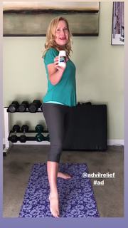 Angela Kinsey feet photo thumbnail