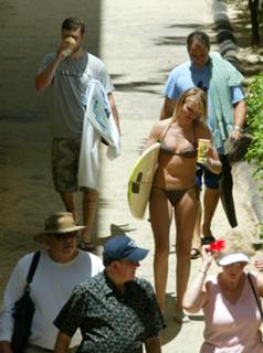 Cameron Diaz feet photo thumbnail