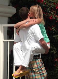 Cameron Diaz feet photo thumbnail