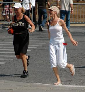 Cameron Diaz feet photo thumbnail
