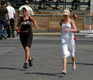 Cameron Diaz feet photo thumbnail