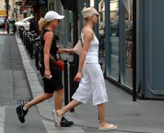 Cameron Diaz feet photo thumbnail