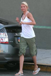 Cameron Diaz feet photo thumbnail