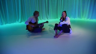 Halsey feet photo thumbnail