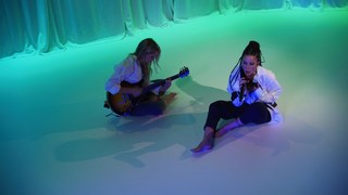 Halsey feet photo thumbnail