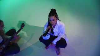 Halsey feet photo thumbnail