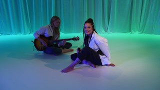 Halsey feet photo thumbnail
