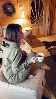 Klaudia Halejcio feet photo thumbnail