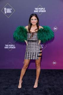Erin Lim feet photo thumbnail