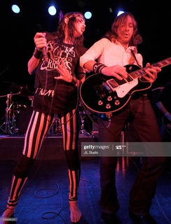 Juliette Lewis feet photo thumbnail