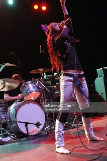 Juliette Lewis feet photo thumbnail