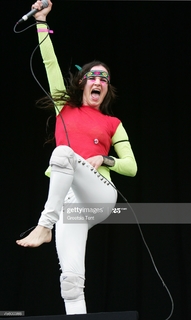 Juliette Lewis feet photo thumbnail