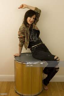 Juliette Lewis feet photo thumbnail