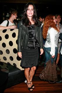 Courteney Cox feet photo thumbnail