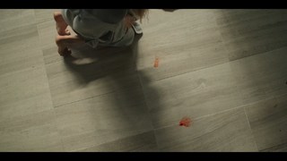 Kaley Cuoco feet photo thumbnail