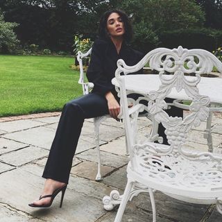 Amy Jackson feet photo thumbnail