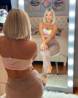 Amanda Saccomanno feet photo thumbnail