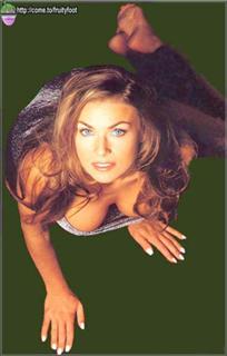 Carmen Electra feet photo thumbnail