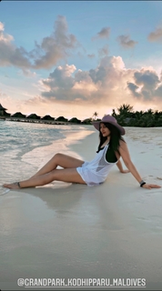 Sonakshi Sinha feet photo thumbnail