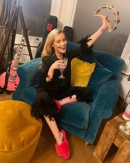 Laura Whitmore feet photo thumbnail