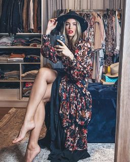 Athina Oikonomakou feet photo thumbnail