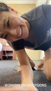 Jamie Chung feet photo thumbnail