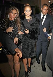 Jennifer Lopez feet photo thumbnail