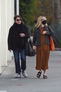 Emma Roberts feet photo thumbnail
