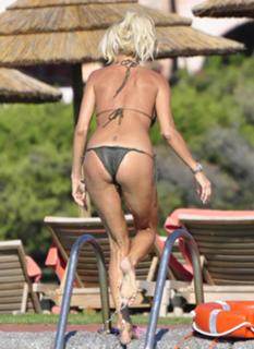 Victoria Silvstedt feet photo thumbnail