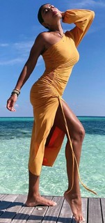 Juliana Paes feet photo thumbnail