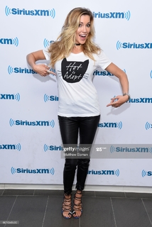 Katie Cassidy feet photo thumbnail