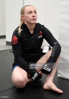 Kay Hansen feet photo thumbnail