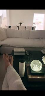 Daisy Fuentes feet photo thumbnail