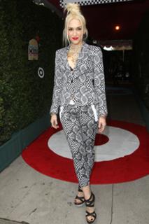 Gwen Stefani feet photo thumbnail