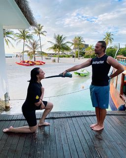 Sonakshi Sinha feet photo thumbnail