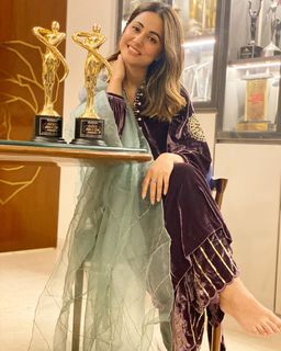 Hina Khan feet photo thumbnail