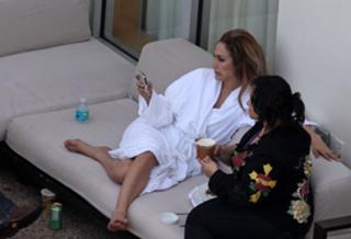 Jennifer Lopez feet photo thumbnail